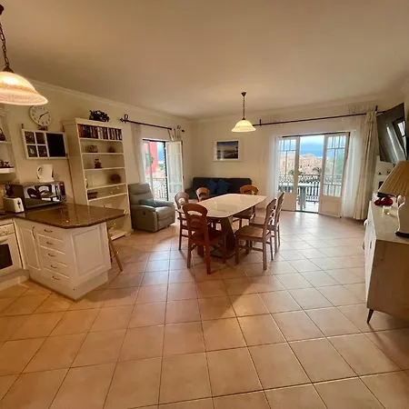 2 Bed Appartment, Close To The * Albufeira